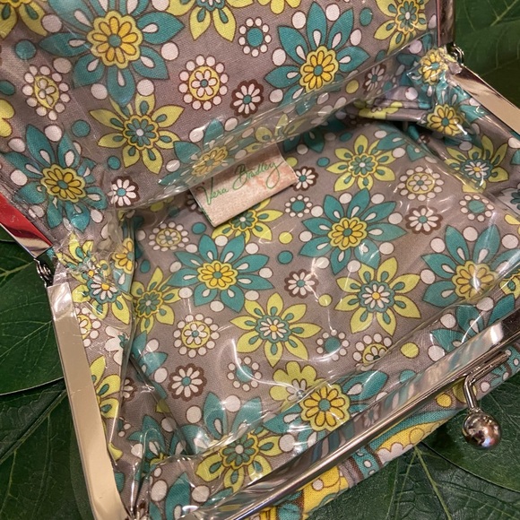 SOLD📍FREE with Purse/Bag Purchase📍Vera Bradley Kiss and Make-up Cosmetics Bag - Picture 5 of 11